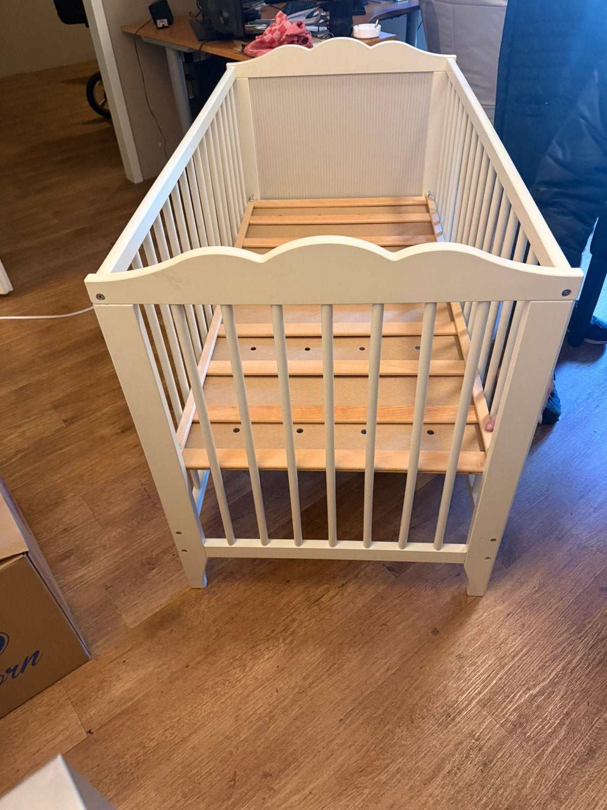 Witte IKEA Hensvik Ledikant/Babybedje(60x120 cm)–Nette Staat, Ophalen, Zo goed als nieuw, Lattenbodem, Minder dan 140 cm
