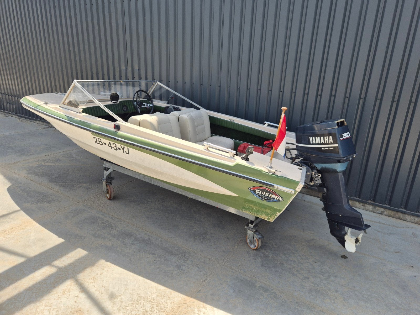 Glastron speedboot met yamaha 30pk autolube opknapper, Watersport en Boten, Vis- en Consoleboten, Gebruikt, Overige merken, Met afstandsbediening