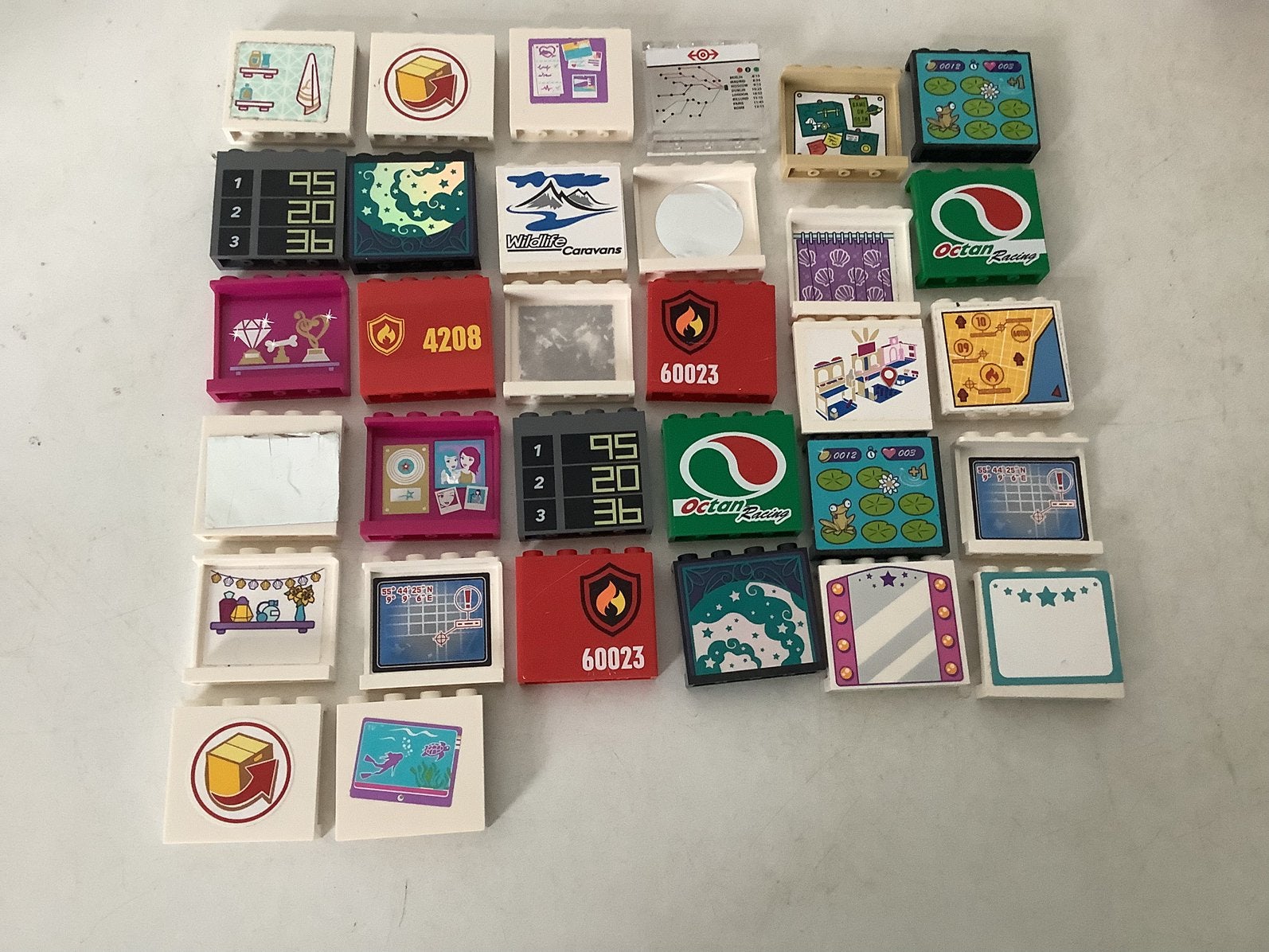 Lego paneel 1x4x3 met zijsteunen en met sticker of opdruk, Ophalen of Verzenden, Gebruikt, Losse stenen, Lego