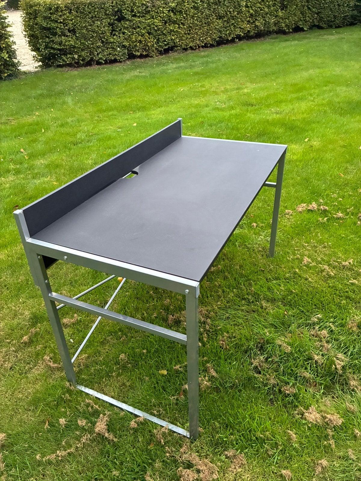 Twee dezelfde buro’s, los van elkaar te gebruiken, 120 cm, Zo goed als nieuw, 60 cm, Kunststof