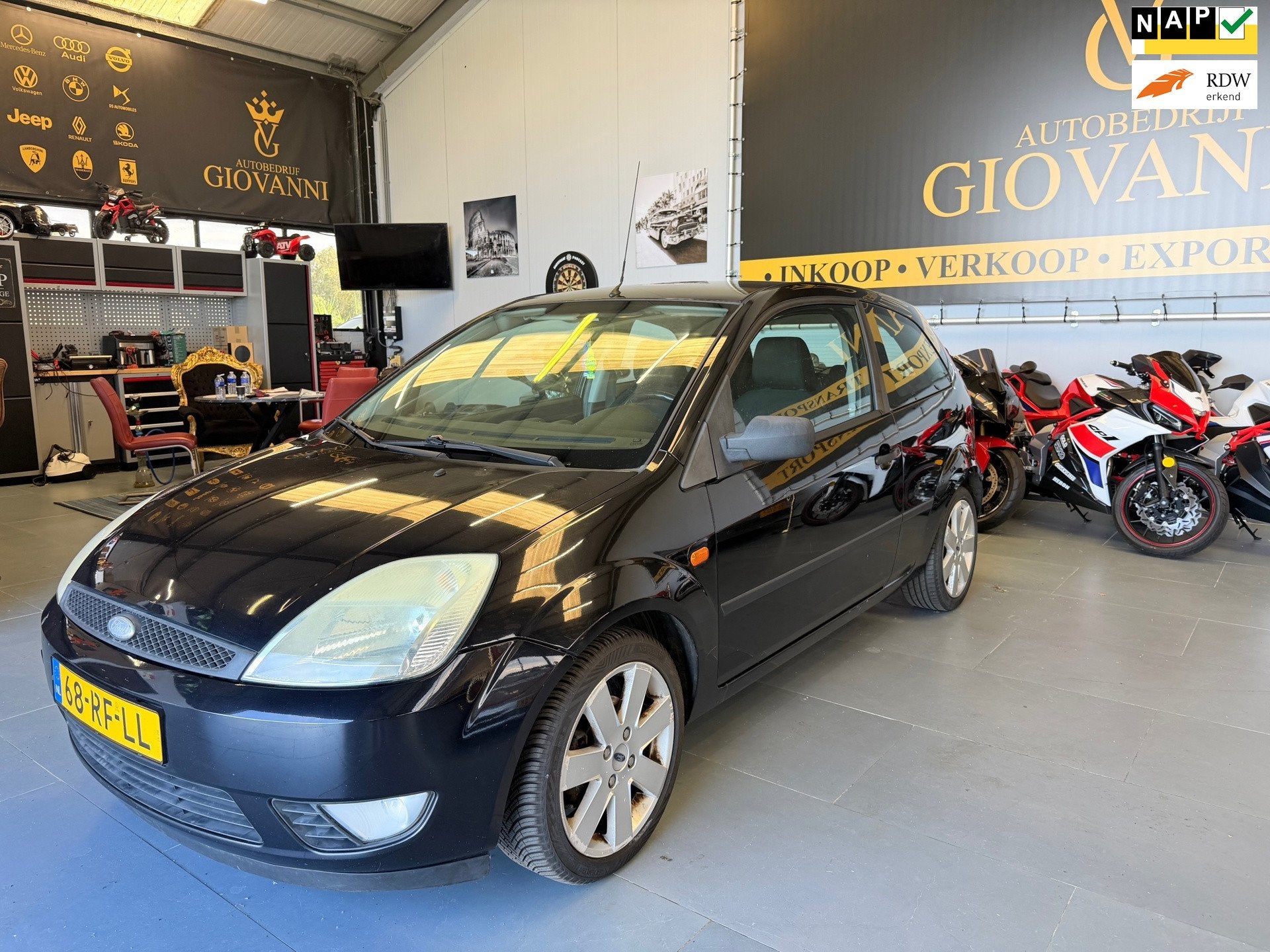 Ford Fiesta 1.4-16V Futura inruil mogelijk, Auto's, Voorwielaandrijving, 15 km/l, 4 cilinders, Zwart