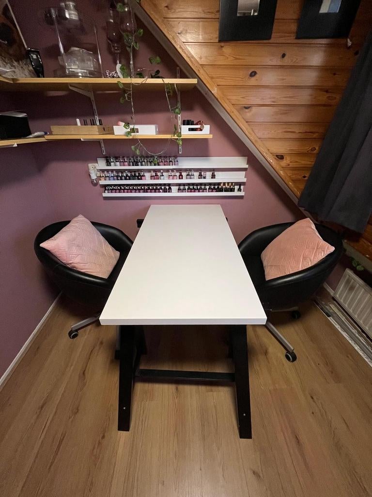 Strak wit bureau op zwarte schragen - 120x60x73cm, Huis en Inrichting, Bureaus, Ophalen, Demontabel, Gebruikt, Hout