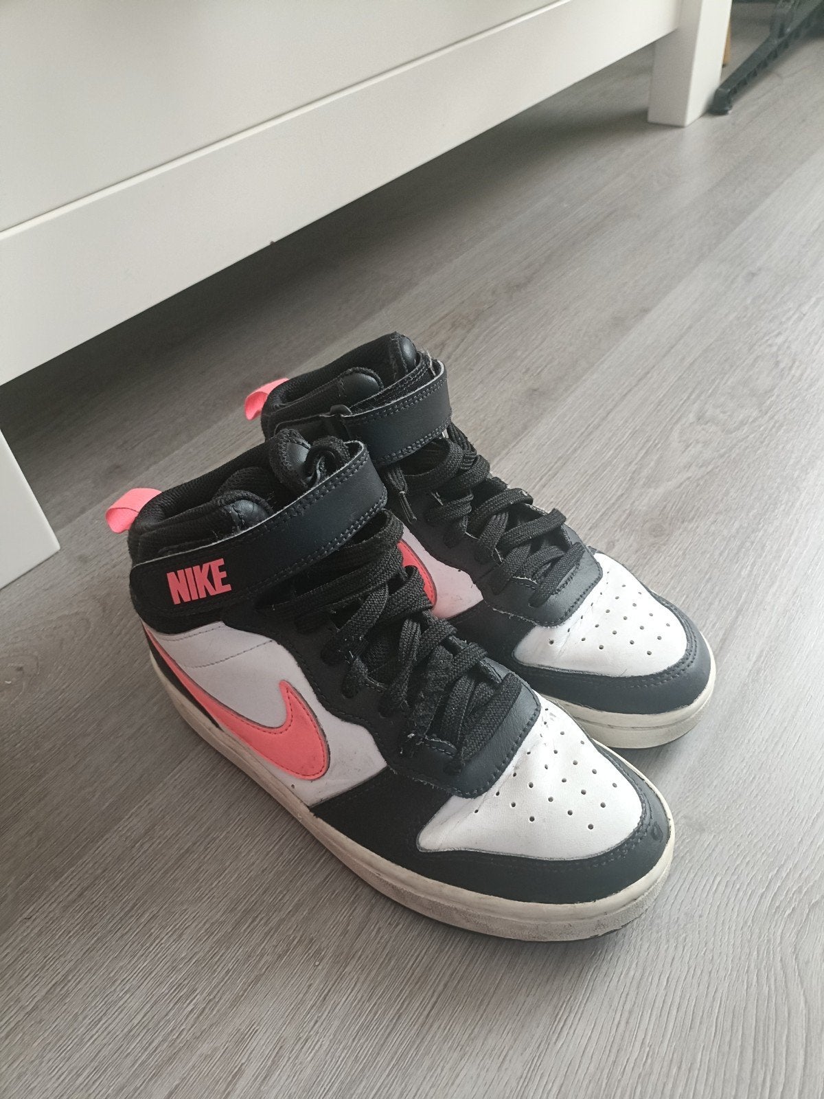 Nike Court Borough Mid 2 sneakers - Maat 35.5, Ophalen, Gebruikt, Jongen of Meisje, Schoenen