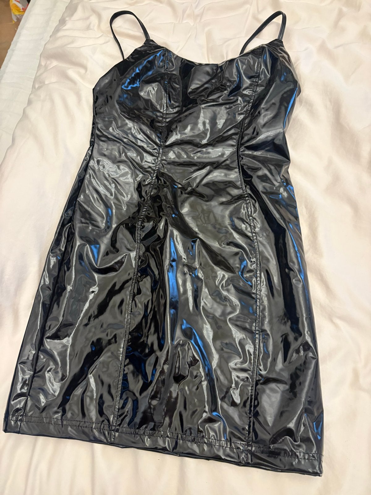 Zwarte glanzende mini-jurk met spaghettibandjes, Zwart, Ophalen of Verzenden, Zo goed als nieuw, Maat 36 (S)
