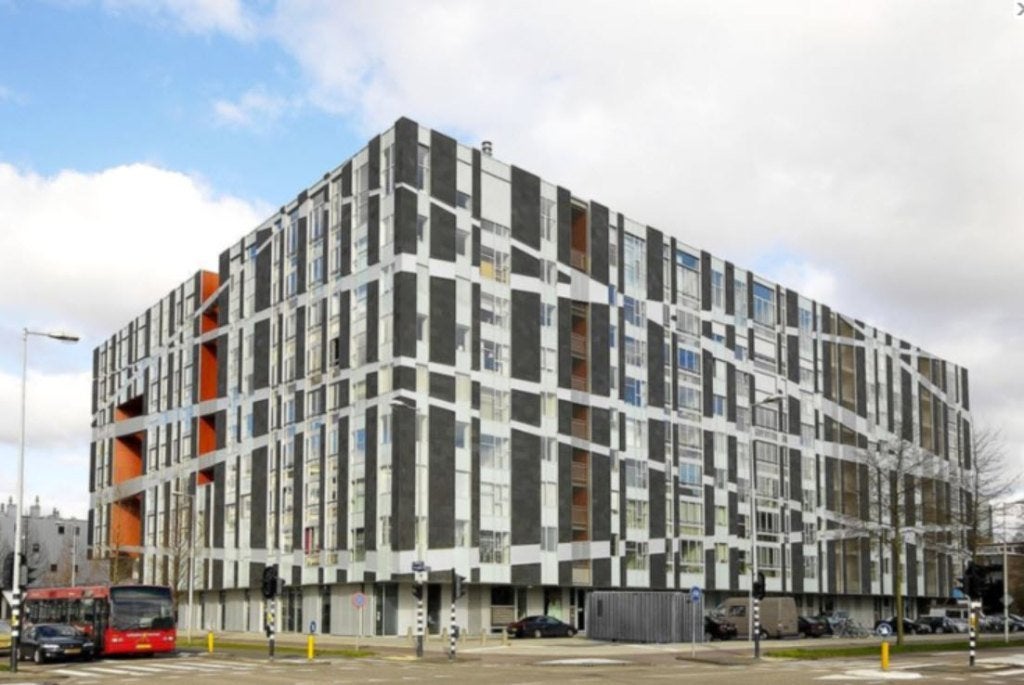 Parkeerplaats Zuid As/ Buitenveldert te huur, Huizen en Kamers, Garages en Parkeerplaatsen, Amsterdam