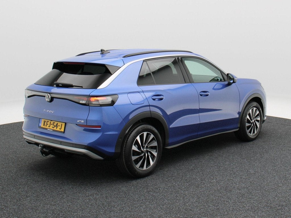 Volkswagen T-Roc 1.5 eTsi Life First Edition | Trekhaak | St, Auto's, 1498 cc, Euro 6, 4 cilinders, Blauw