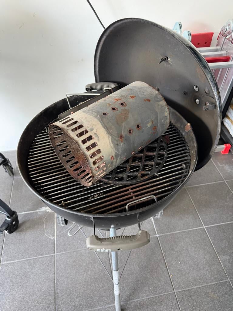 Weber BBQ met brikettenstarter, Tuin en Terras, Houtskoolbarbecues, Ophalen of Verzenden, Gebruikt