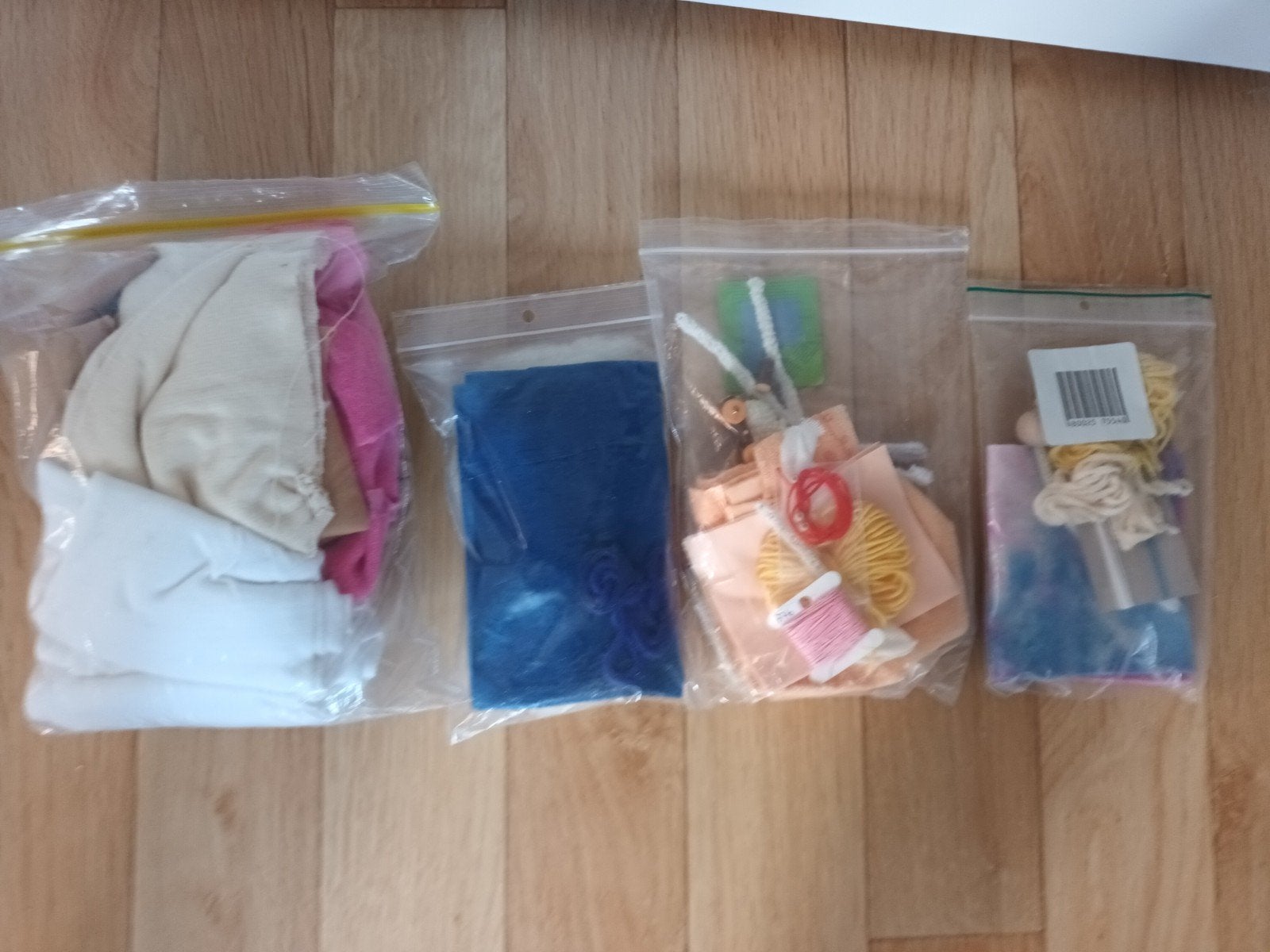 Materialen voor zelf poppen maken ondertricot vilt stof, Ophalen of Verzenden, Zo goed als nieuw