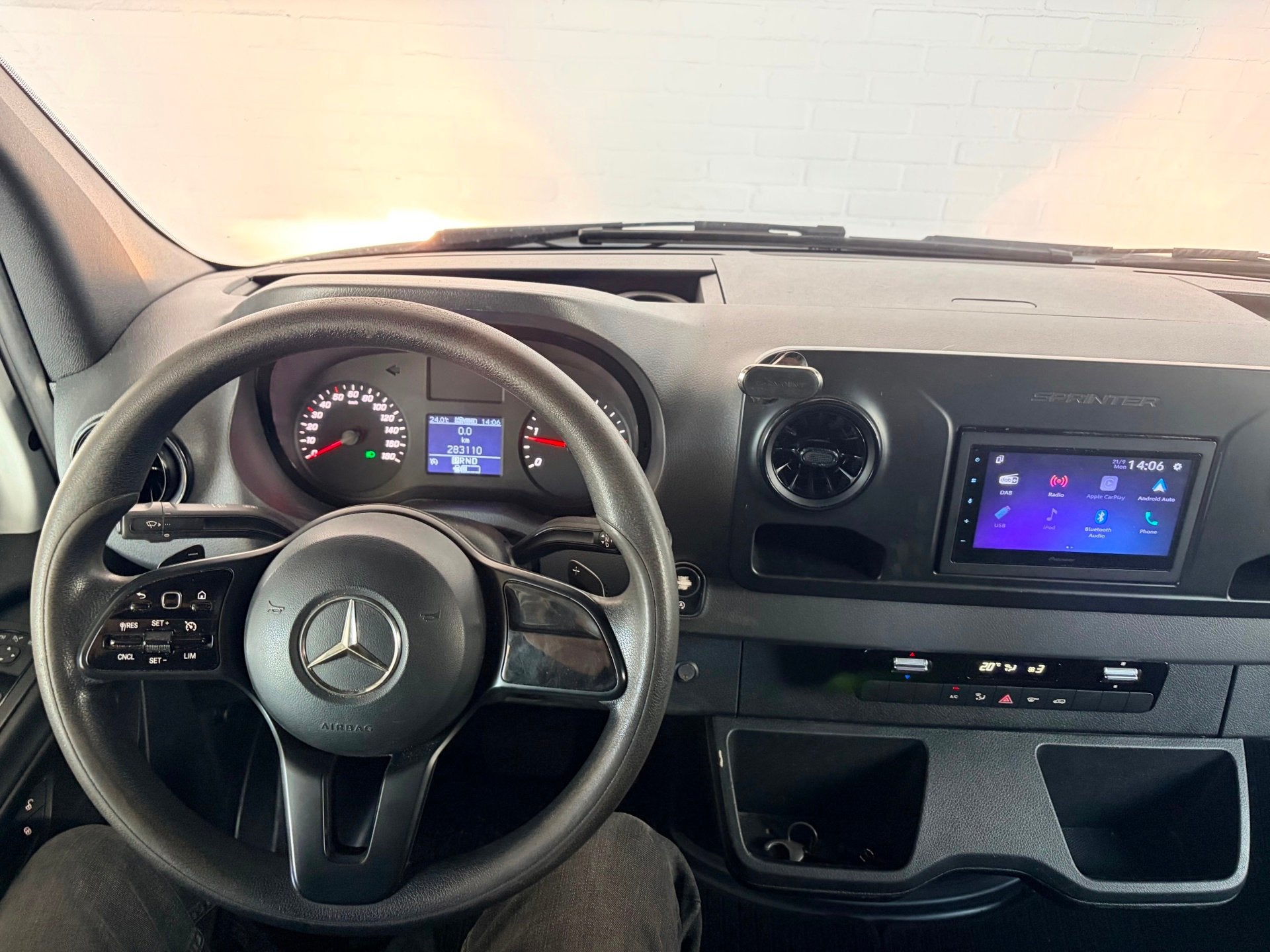 Mercedes-Benz Sprinter AUTOMAAT 314 2.2 CDI 140pk euro6 L2H2, Dealer onderhouden, Stof, Gebruikt, 2000 kg