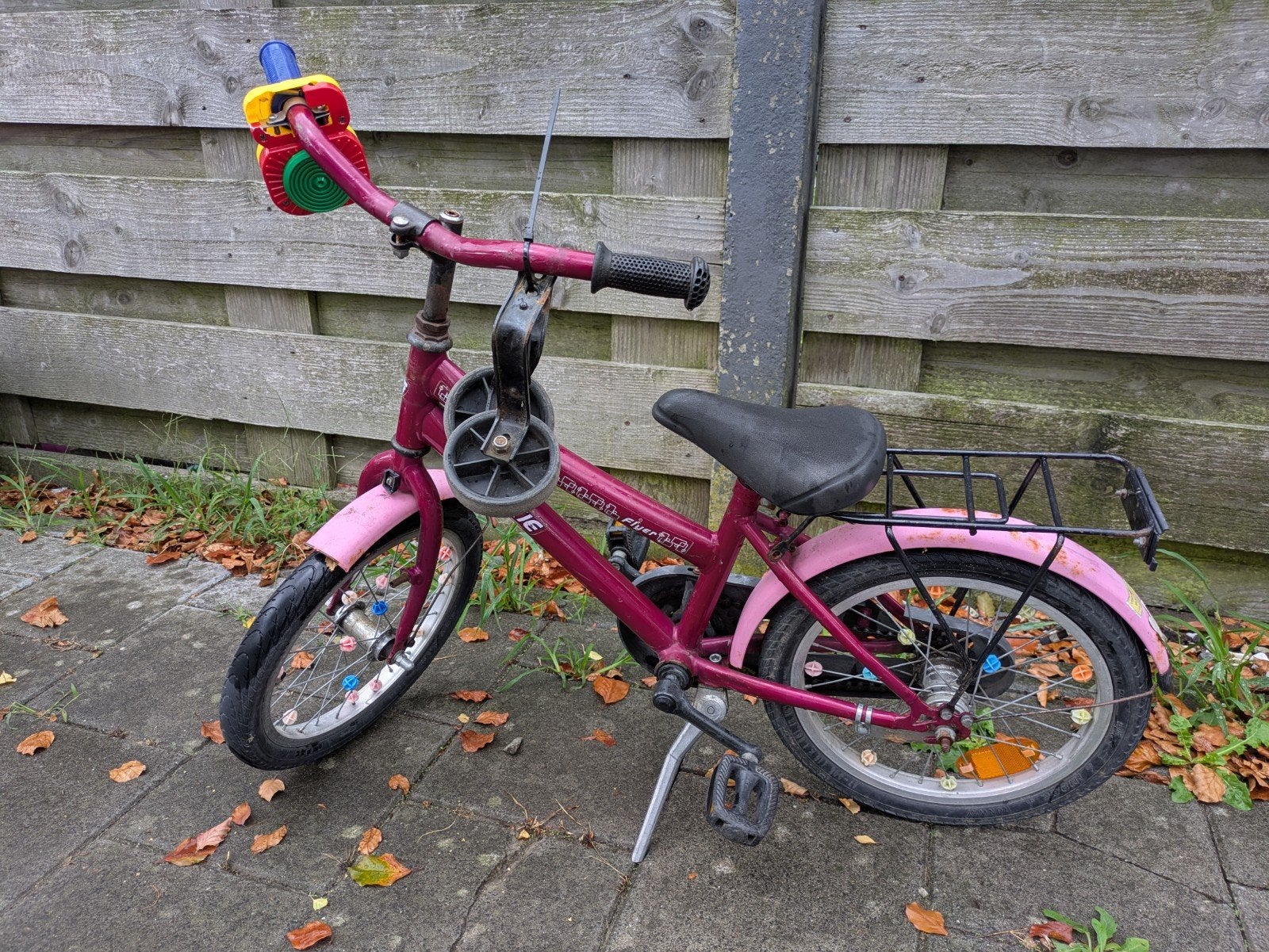 Roze Loekie 16 inch kinderfiets incl. zijwieltjes, Fietsen en Brommers, Ophalen, Zijwieltjes, Loekie, 16 tot 20 inch