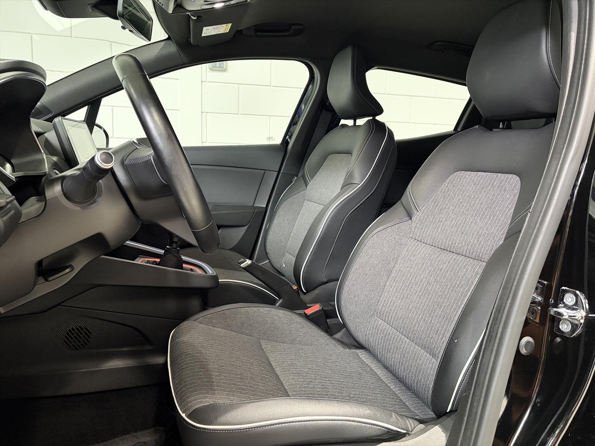 Renault Clio 1.0 TCe 100pk Intens, Cruise, Carplay, Led, Afn, Keurmerk '100% Onderhouden', Gebruikt, 580 kg, Origineel Nederlands