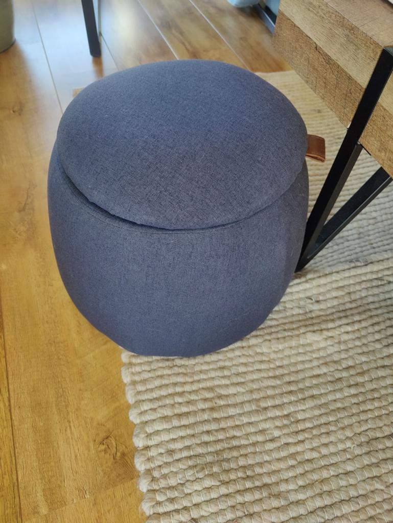 Kleine blauwe stoffen poef met opbergruimte, Ophalen, Minder dan 50 cm, Gebruikt, Modern, Scandinavisch