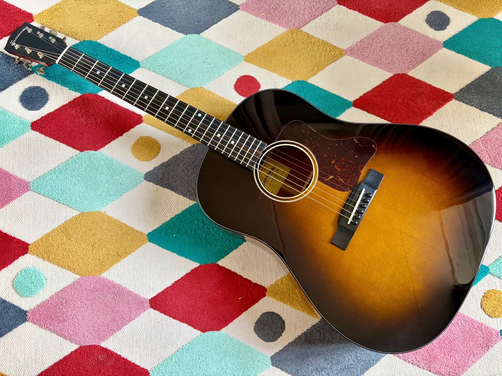 Ruilen: Eastman E1SS-DLX vs. Eastman OOSS, Ophalen, Zo goed als nieuw, Western- of Steelstringgitaar, Met (piezo-)element