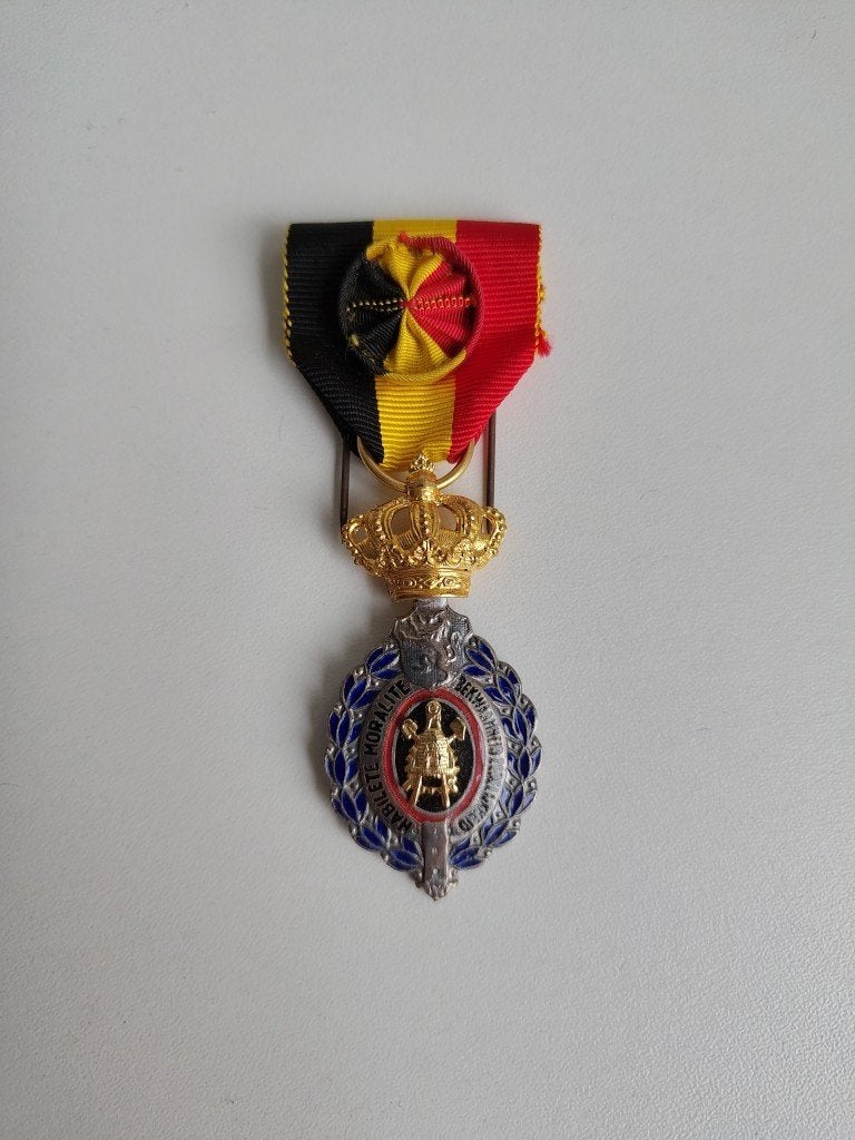 Nijverheidsereteken 1e klasse 1958 + originele doos, Postzegels en Munten, Penningen en Medailles, Ophalen of Verzenden, Overige materialen