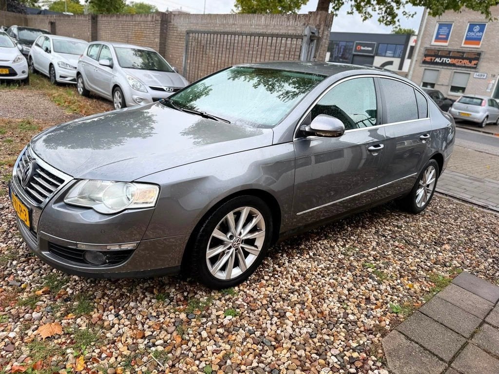 Volkswagen Passat 2.0 TDI Highline, Auto's, Voorwielaandrijving, Automatische klimaatregeling, 4 cilinders, Origineel Nederlands