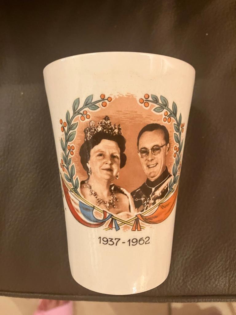 Jubileumbeker Juliana en Bernhard 1937-1962, Ophalen of Verzenden