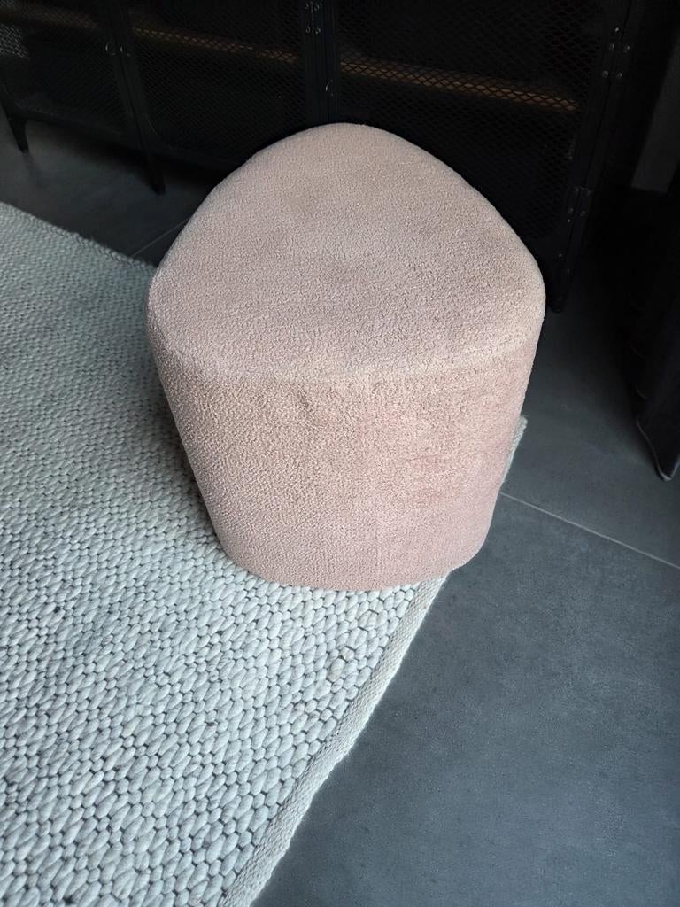 Roze poef - Zo goed als nieuw, Huis en Inrichting, 50 tot 75 cm, Ophalen of Verzenden, Zo goed als nieuw, Modern, Organisch