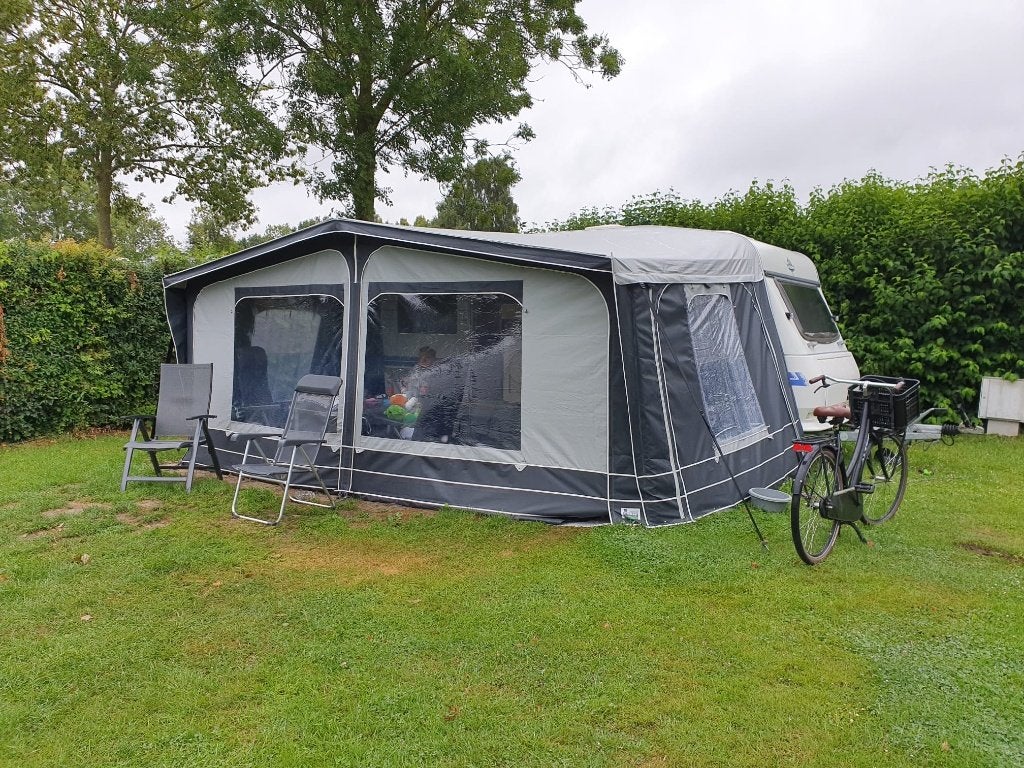 Hobby 495 UF Lichte uitvoering, Vast bed, Rondzit, Hobby, Koelkast
