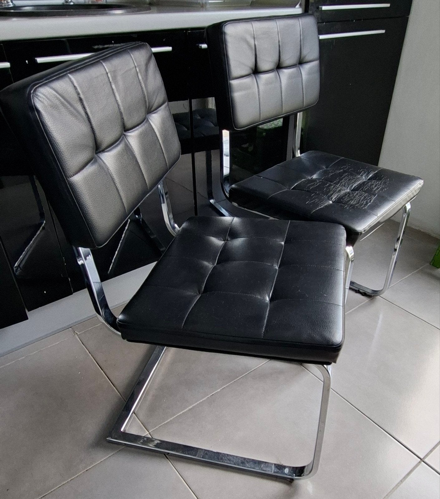 Gratis 2x eetkamerstoelen stoelen, Ophalen, Gebruikt, Zwart, Twee