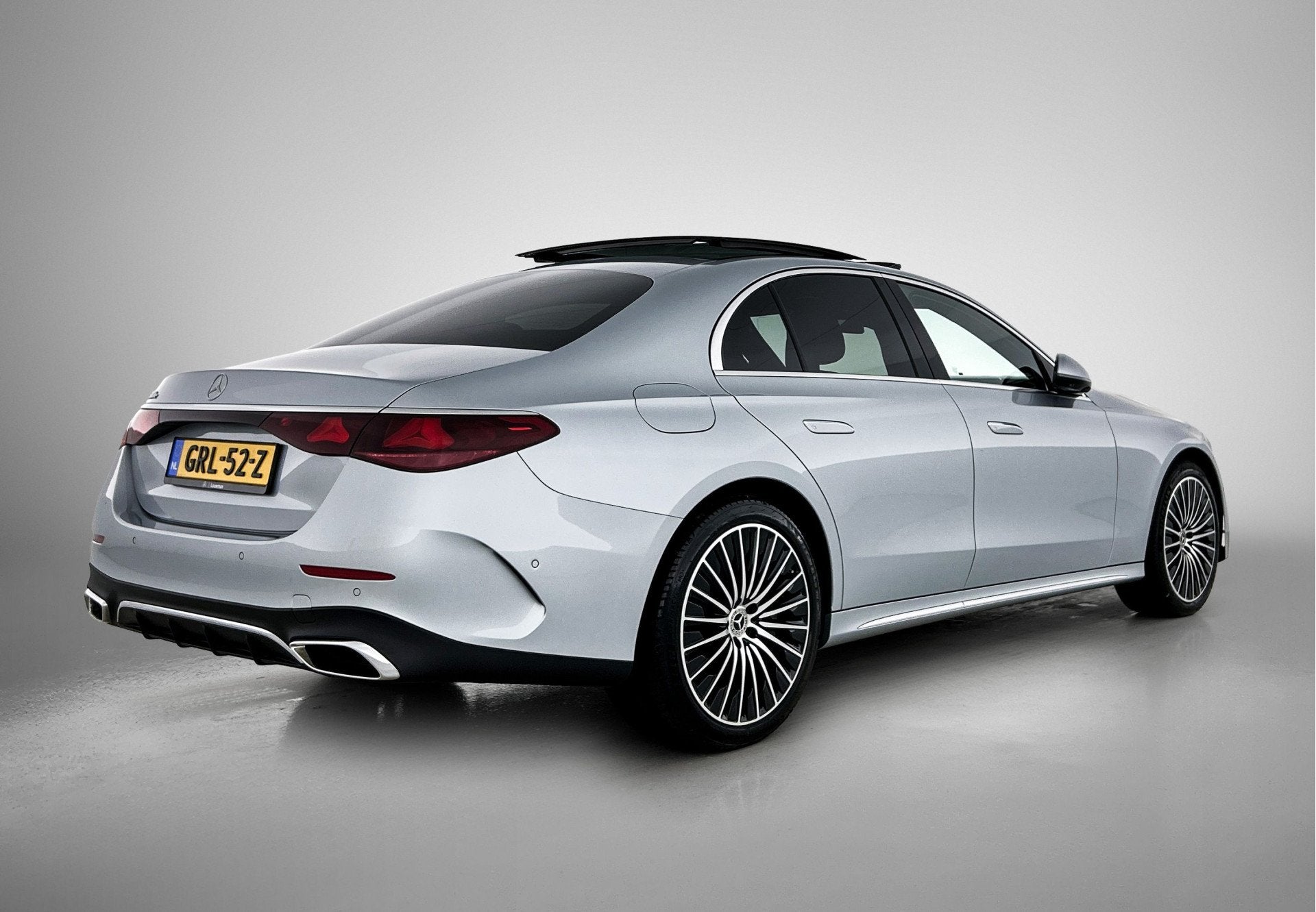 Mercedes-Benz E-Klasse 300 e Sport Edition Panoramadak | Mem, Auto's, Automaat, 12 maanden, Achterwielaandrijving, Leder en Stof