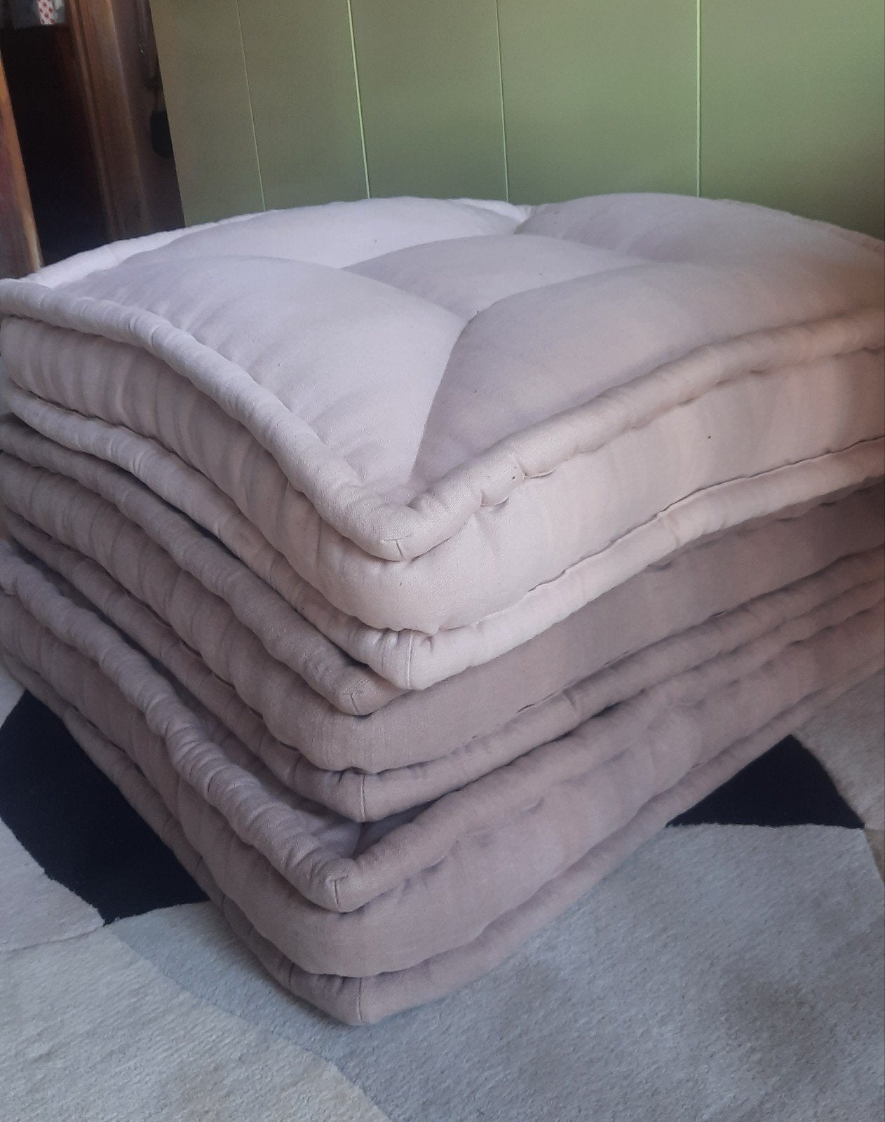 Coco-mat, 3x vloerkussen Takis, 80 x 80 x 17. uitstekende st, Ophalen, Zo goed als nieuw, Stof, 50 tot 75 cm