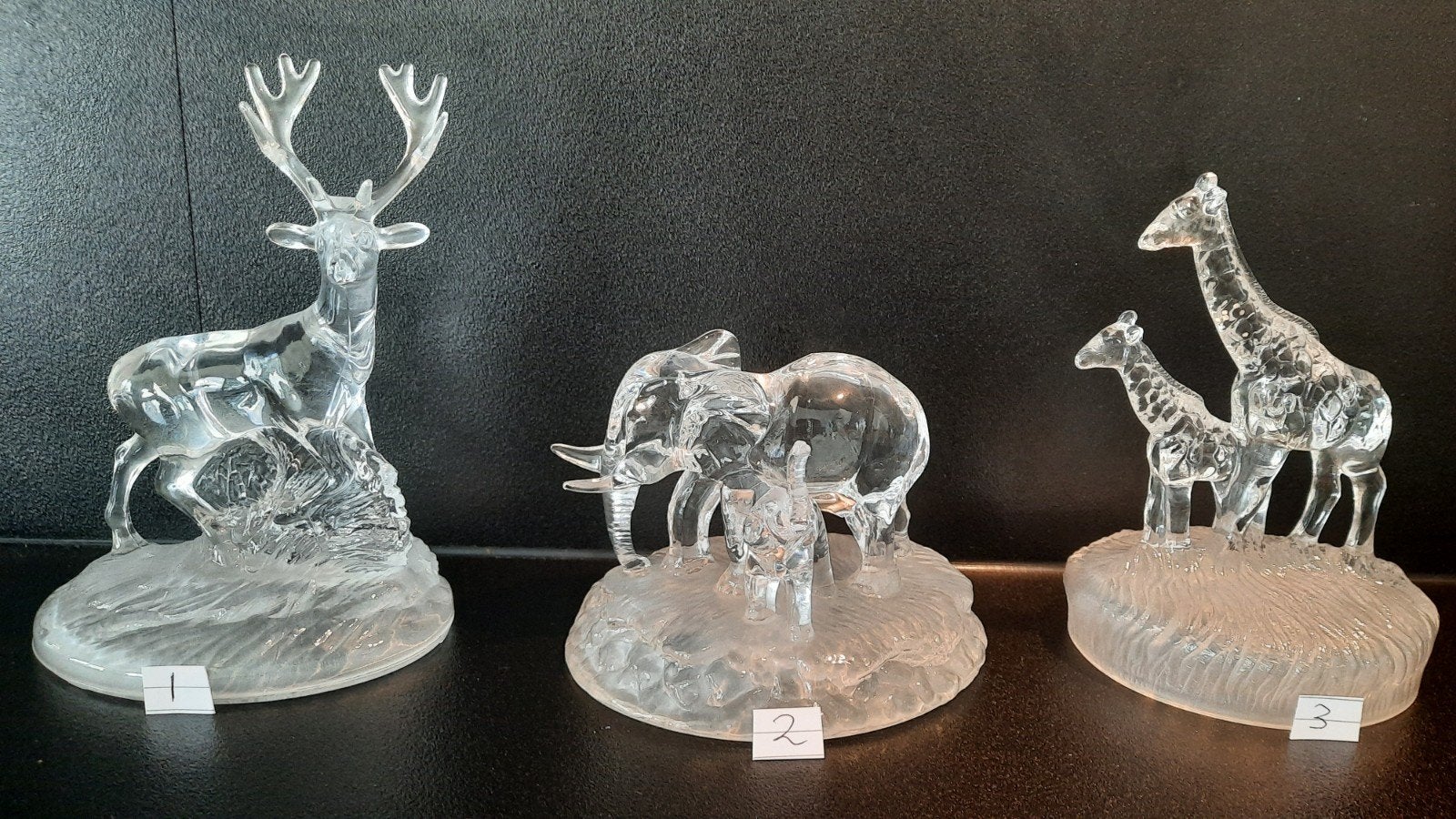 Grote collectie kristallen en glazen beeldjes, Ophalen