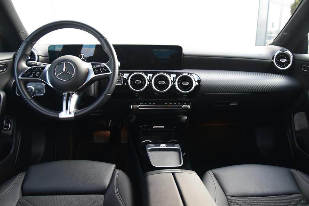 Mercedes-Benz CLA-Klasse Shooting Brake 250 e Star Edition L, Auto's, Mercedes-Benz, Gebruikt, 4 cilinders, 15 kWh, Leder en Stof