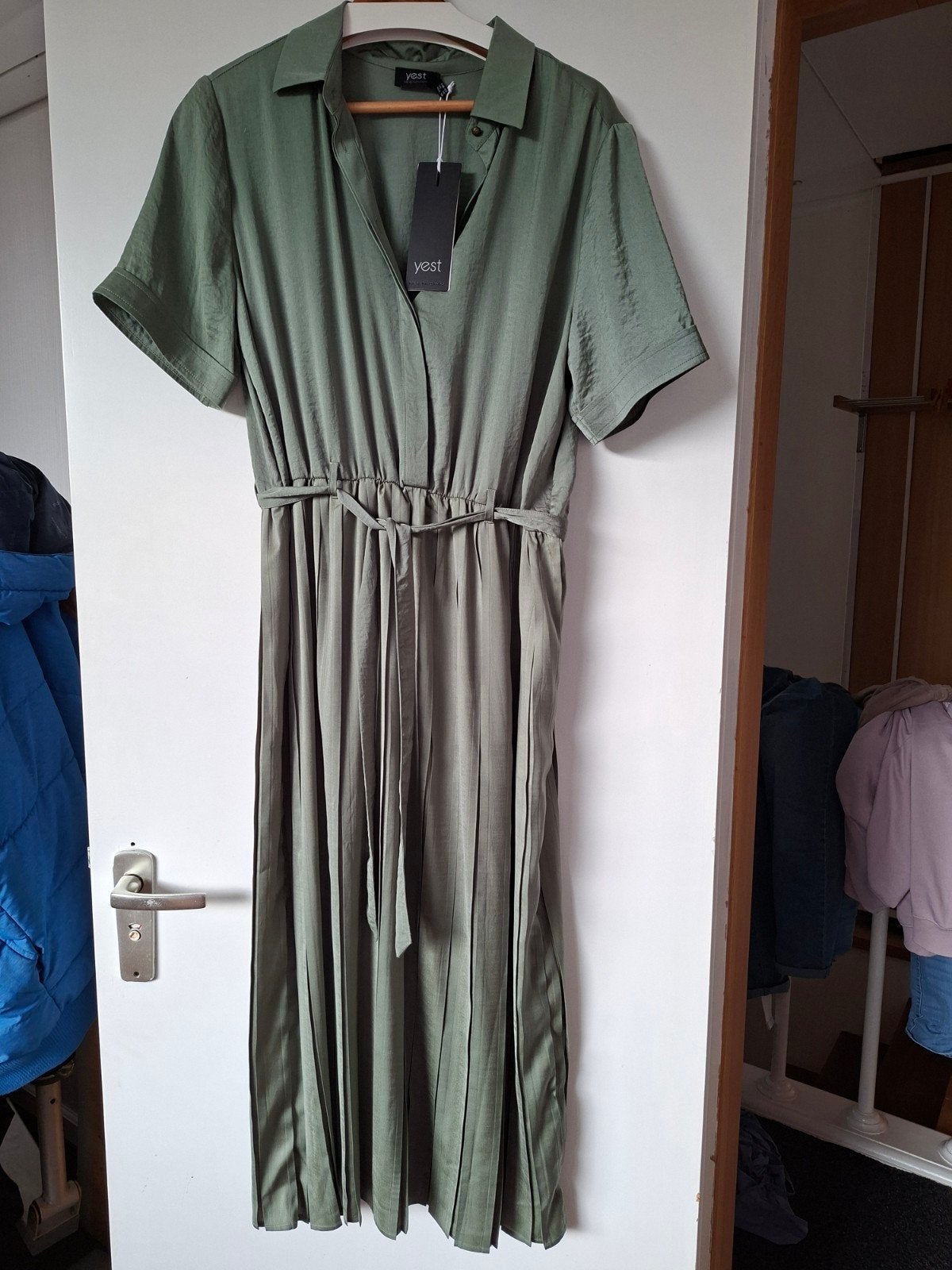Yest jurk, maat 42, nieuw met kaartjes, Nieuw, Ophalen of Verzenden, Yest, Onder de knie