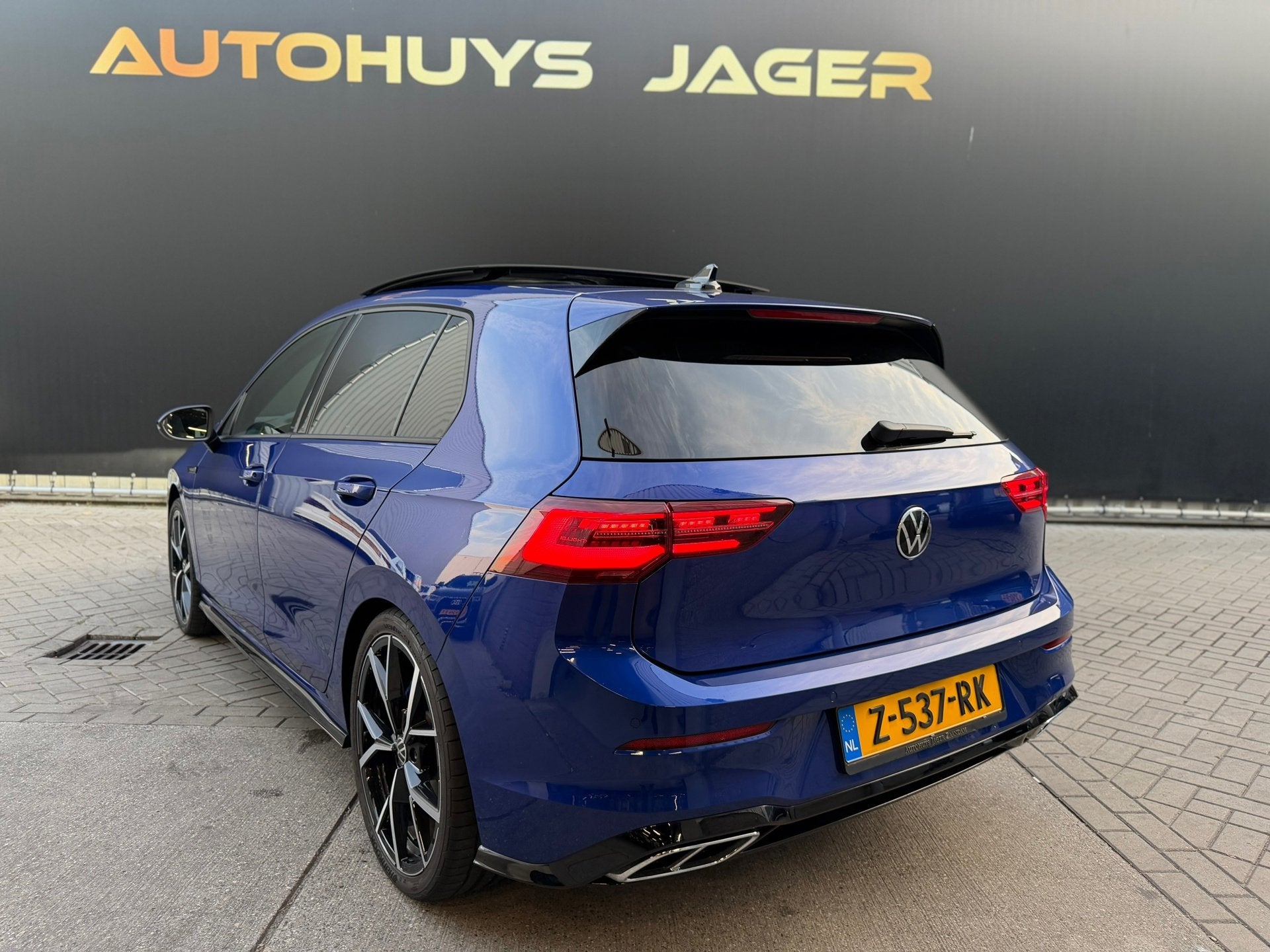 Volkswagen GOLF 1.5 eTSI R-Line Pano H&K Carplay Camera Acc, Dealer onderhouden, Stof, Euro 6, 4 cilinders