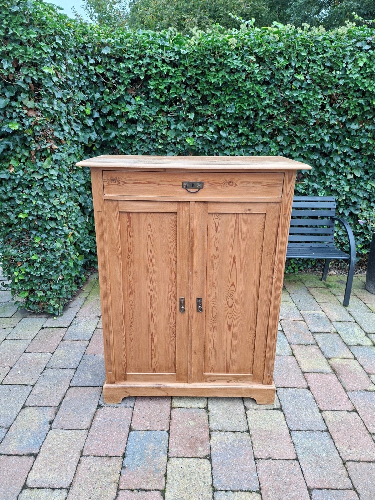 Prachtige vintage grenen kast met lade en dubbele deuren, Ophalen