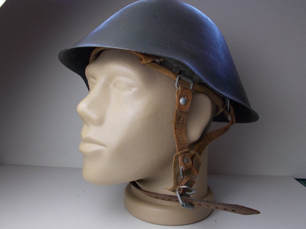 Vintage DDR MILITAIRE HELM (OOST DUITSLAND.), Ophalen of Verzenden, Landmacht, Duitsland, Helm of Baret