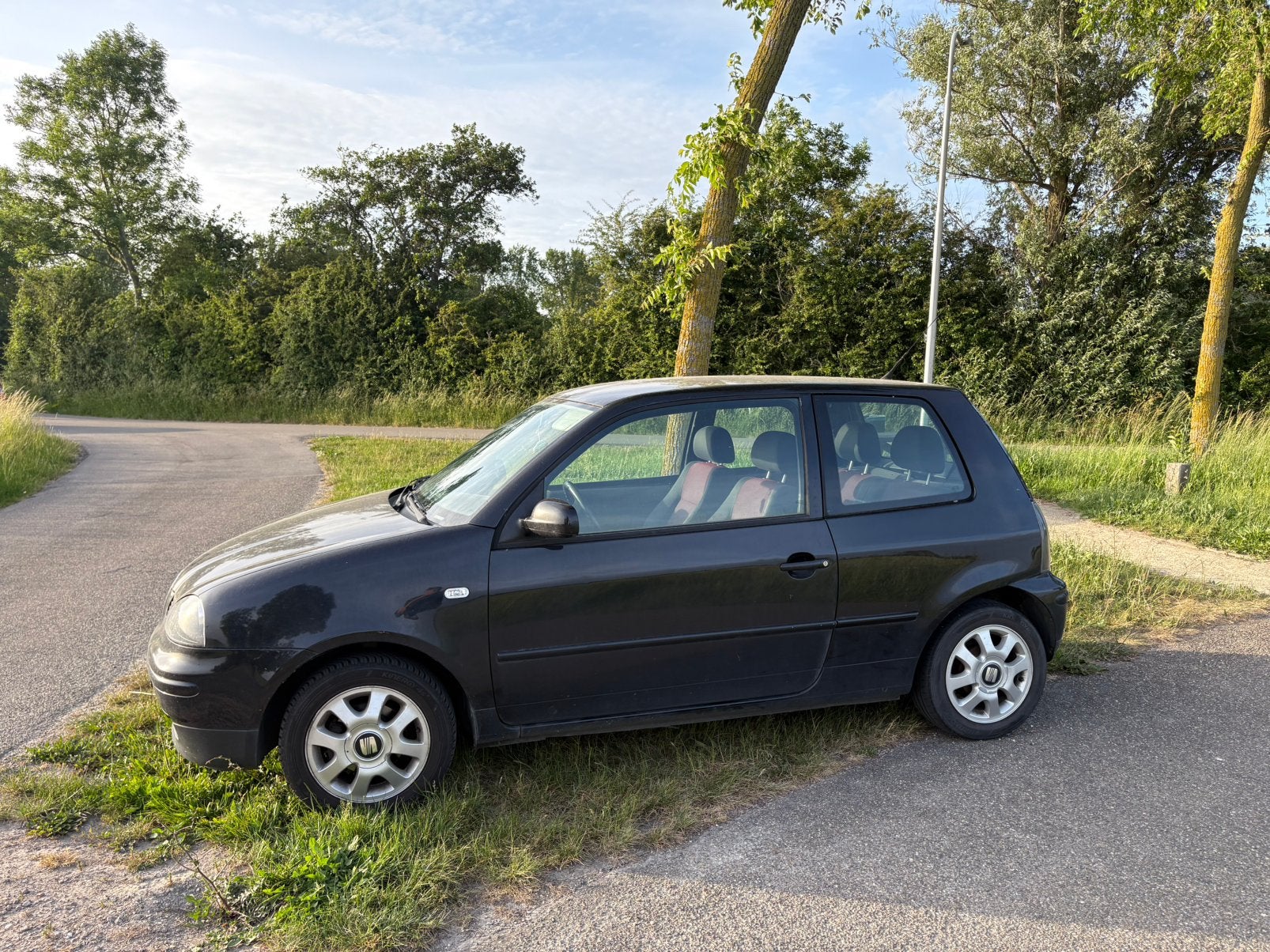 Seat Arosa 1.4 44KW 2004 Zwart, Auto's, Voorwielaandrijving, 4 stoelen, Zwart, Origineel Nederlands