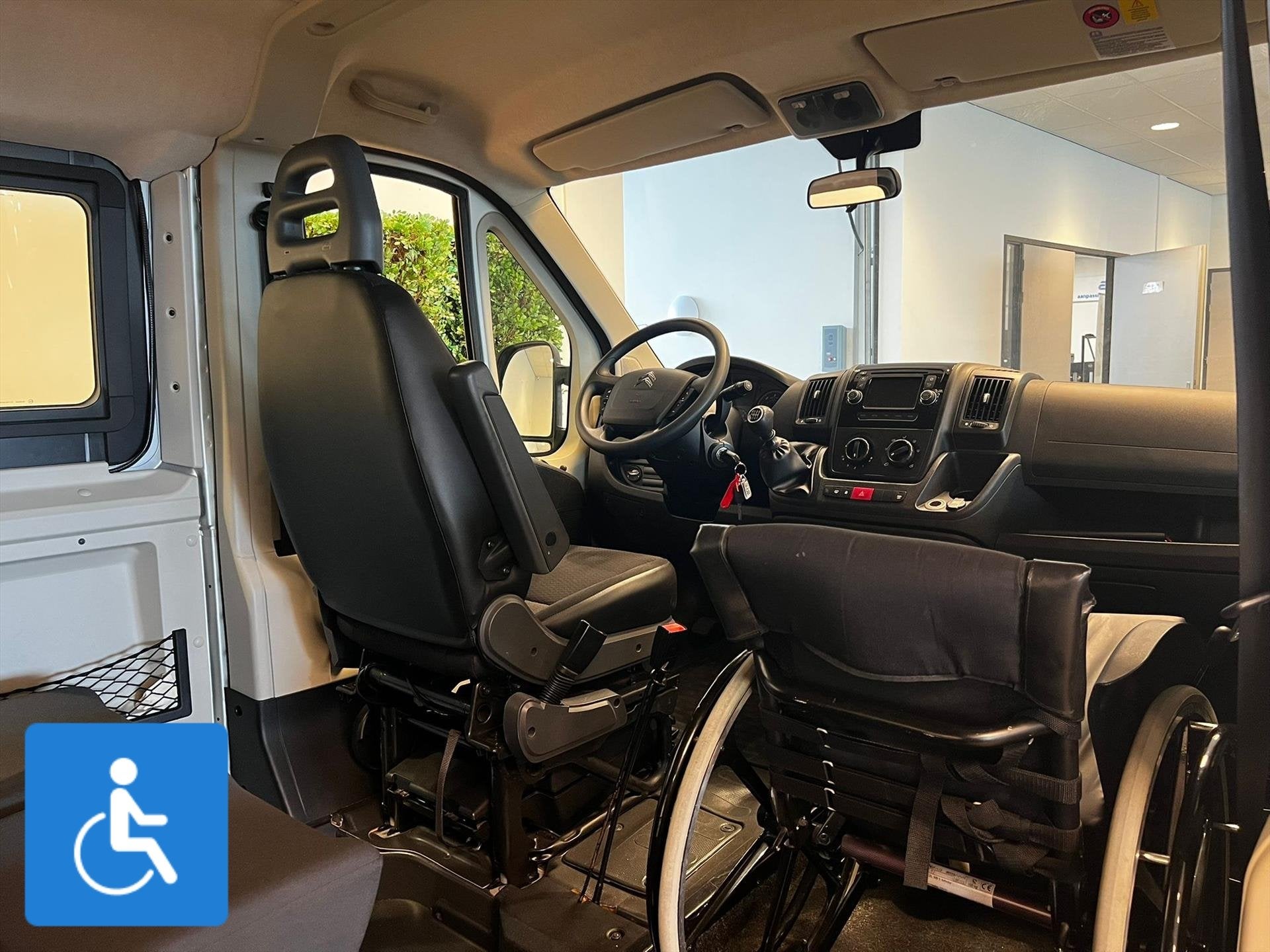 Citroen Jumper L1H1 Rolstoelbus Rolstoel voorin, Auto's, Bestelauto's, 12 maanden, Stof, Gebruikt, Zilver of Grijs