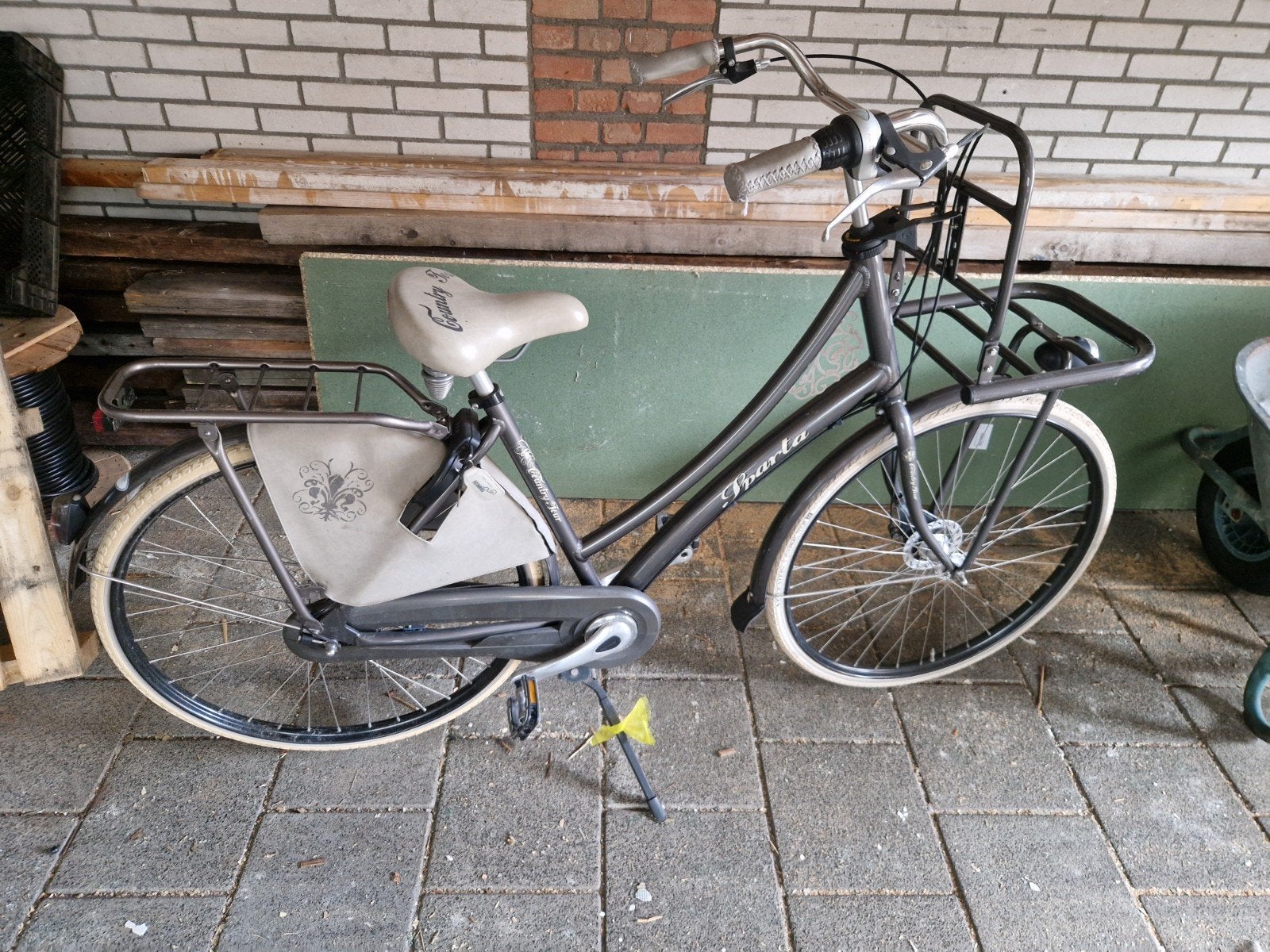 Sparta Country Tour Damesfiets met Voordrager, Fietsen en Brommers, Ophalen, Sparta, Velgrem, Versnellingen