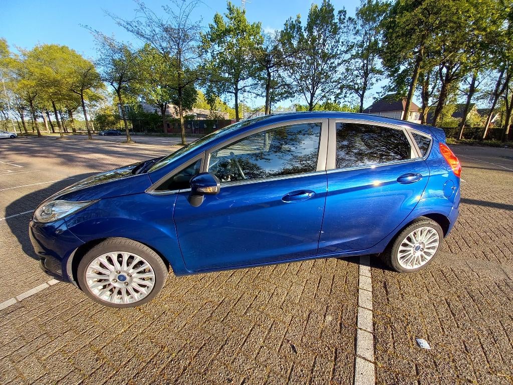 Ford Fiësta, NIEUWE MOTOR, 1.0 92KW/125PK 5D 2013 Blauw, Voorwielaandrijving, Euro 5, 40 €/maand, Zwart