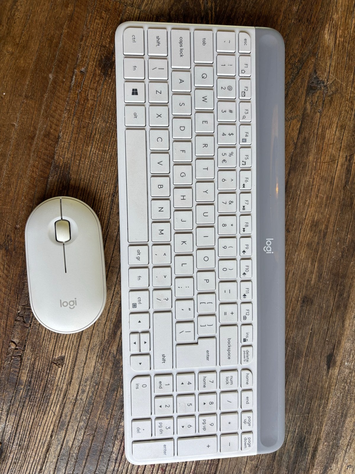 Logitech MK470 Qwerty draadloos toetsenbord en muis set, Draadloze ontvanger, Ophalen of Verzenden, Zo goed als nieuw, Draadloos