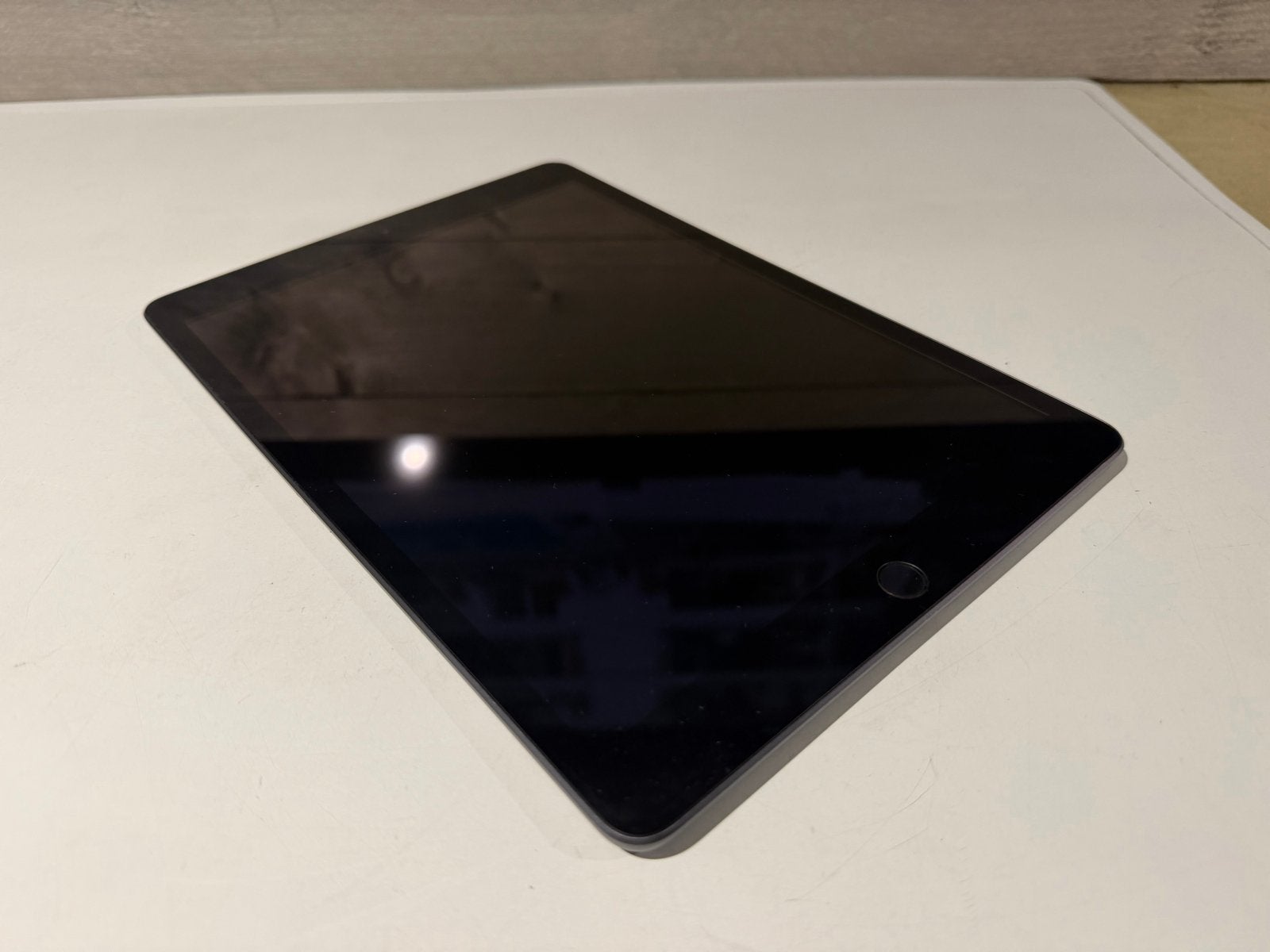Apple iPad 8e generatie 10.2 inch 64GB Wifi Spacegrijs, Ophalen of Verzenden, Zo goed als nieuw, Nvt, Nvt