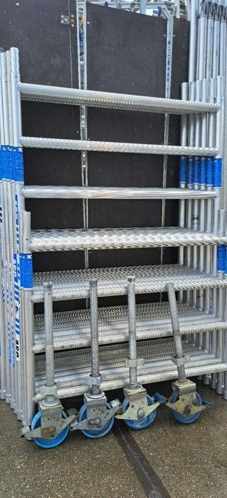 Te koop asc rolsteiger werkhoogte 8.20 meter zgan, Asc, Ophalen of Verzenden, Zo goed als nieuw, Rolsteiger of Kamersteiger