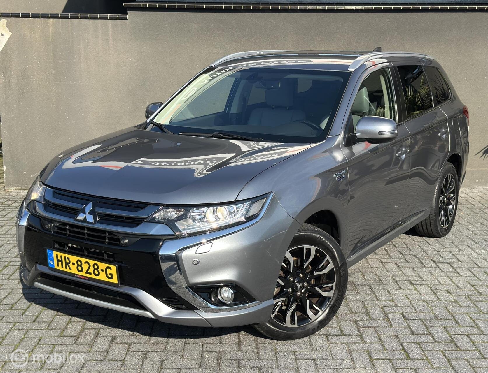 Mitsubishi Outlander 2.0 PHEV | Camera | Keyless | Trekhaak, 1998 cc, Euro 6, 4 cilinders, Automatische klimaatregeling