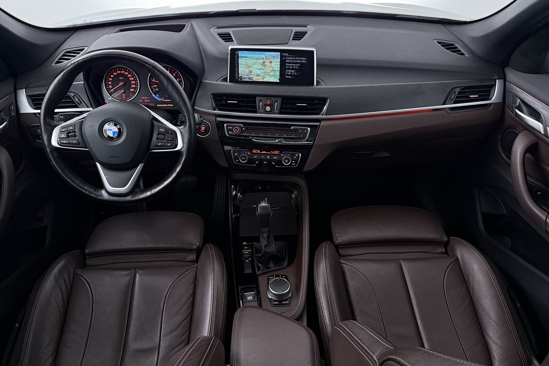Foto 3 van BMW X1 SDrive20i Corporate Lease High Executive (PANORAMADAK