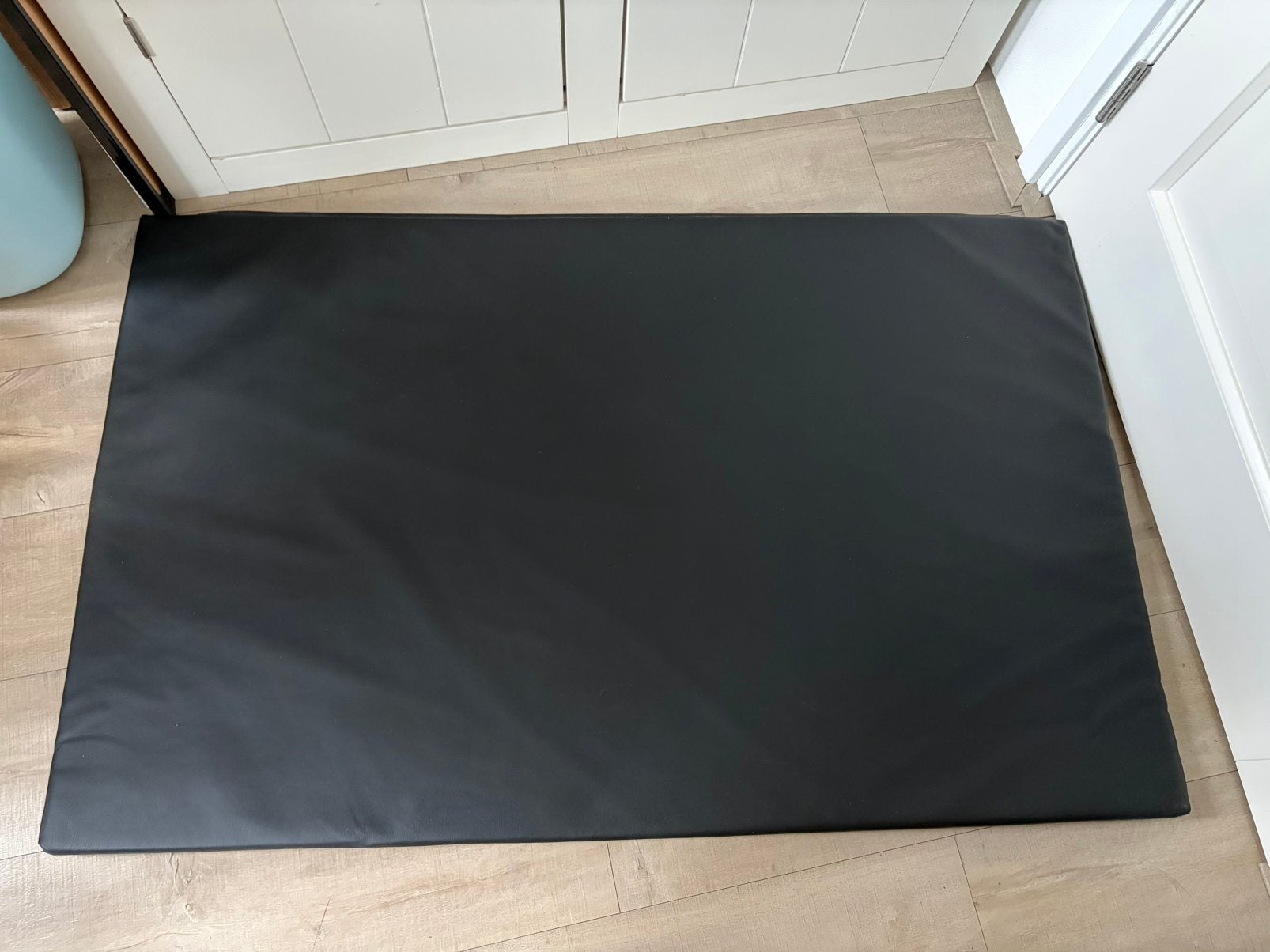 Nieuw nepleren hondenkussen 1.20 x 76cm makkelijk schoon, Ophalen of Verzenden, Nieuw