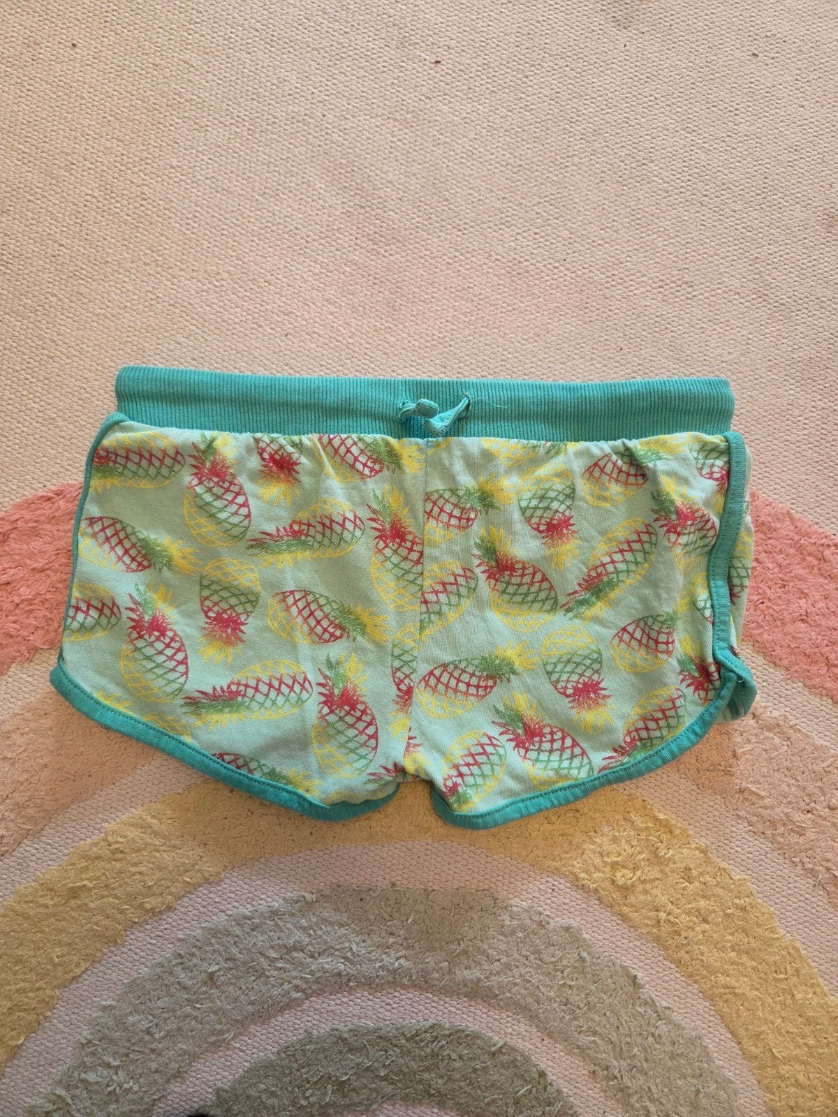 Ananas korte broek maat 134- 140 YFK, Broek, Meisje, Ophalen of Verzenden, Zo goed als nieuw
