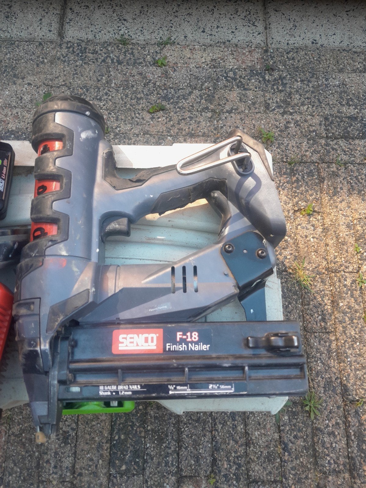 Senco F-18 Finish Nailer met accessoires en koffer, Ophalen, Gebruikt, Tacker/nietmachine, Overige merken