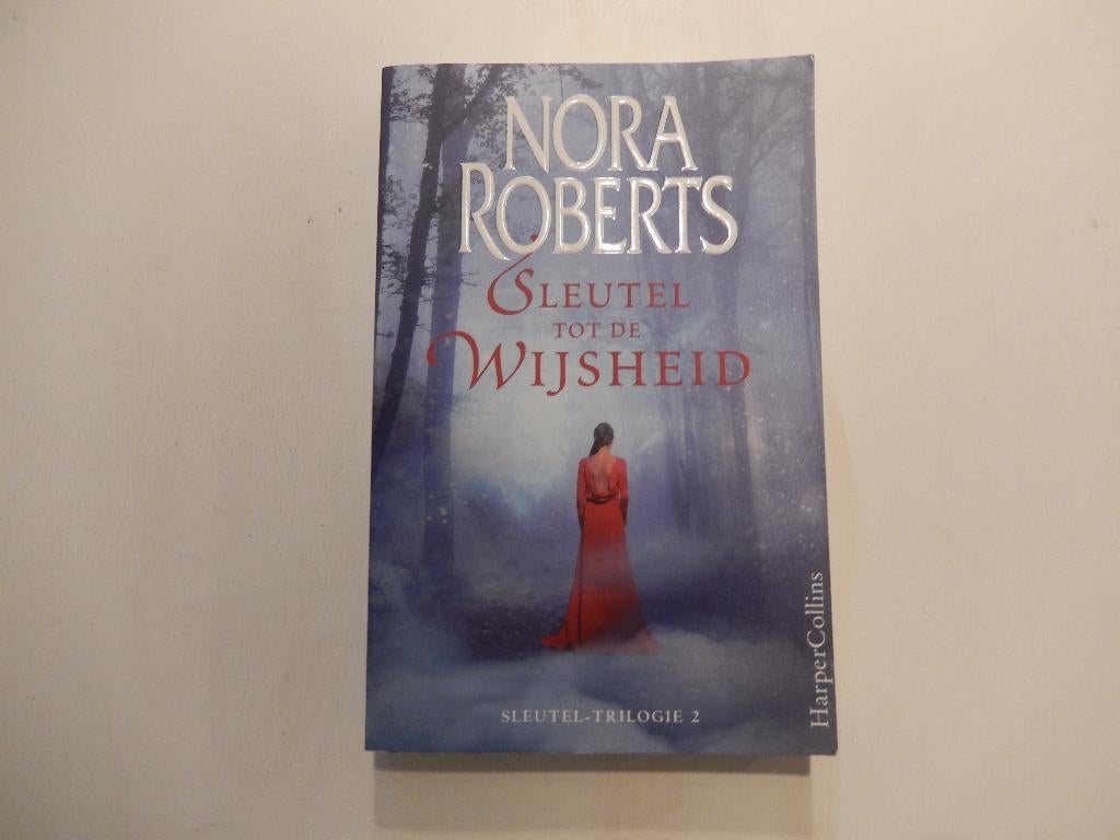 Nora Roberts - sleutel tot de wijsheid  roman fantasie magie, Boeken, Gelezen, Ophalen of Verzenden, Nora Roberts, Amerika