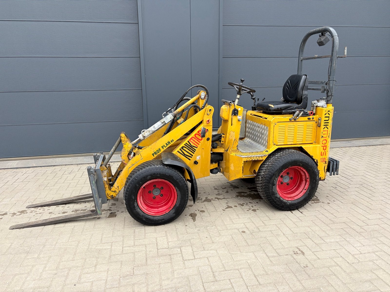 Knikmops 130 uit 2007 met 4975 uren, Tot 1000 kg, Ophalen, Diesel, Overige typen