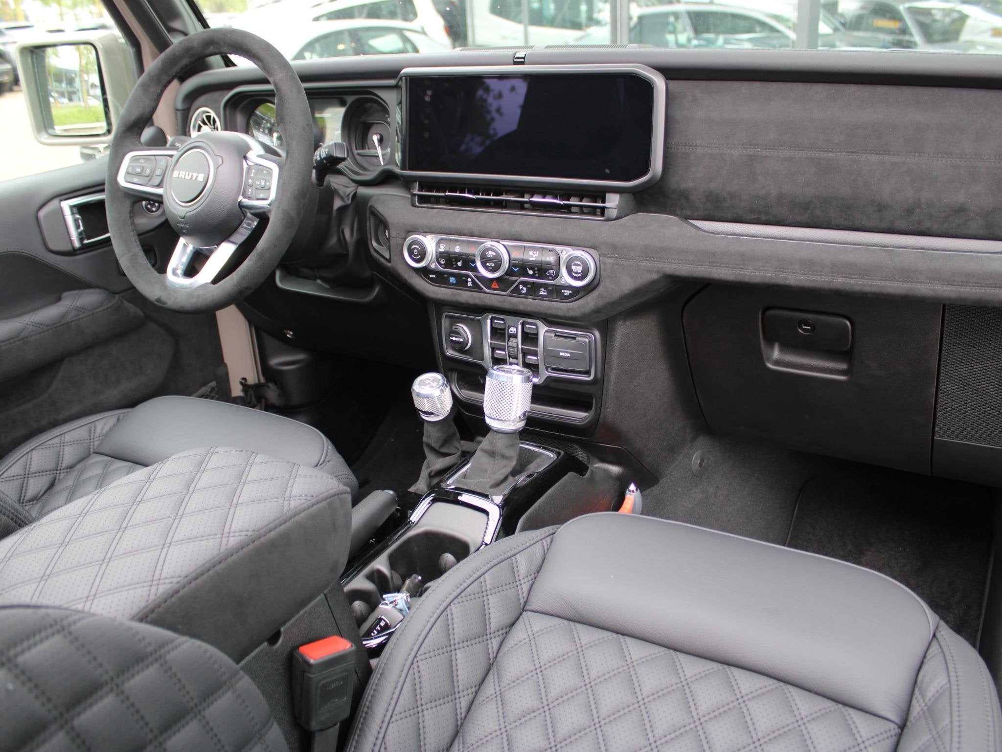 Jeep Wrangler Unlimited 4xe 380 Brute Custom Conversion Skyv, Auto's, Jeep, Automaat, 12 maanden, Automatische klimaatregeling