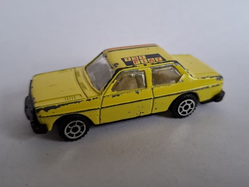 FIAT 131 rally geel nr 411 Made in Hong Kong 3" tapijtracer, Ophalen of Verzenden, Zo goed als nieuw, Auto
