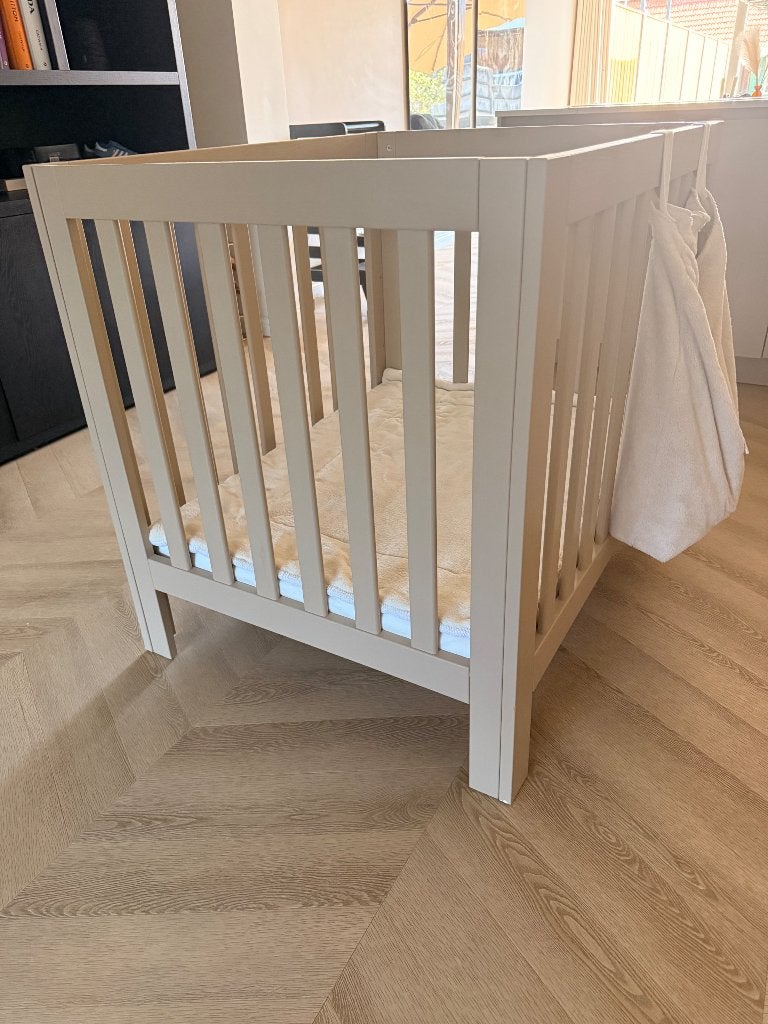 Babybox + matras + boxkleed + opbergzak, Kinderen en Baby's, Boxen, Ophalen, Zo goed als nieuw, Rechthoekig, In hoogte verstelbaar