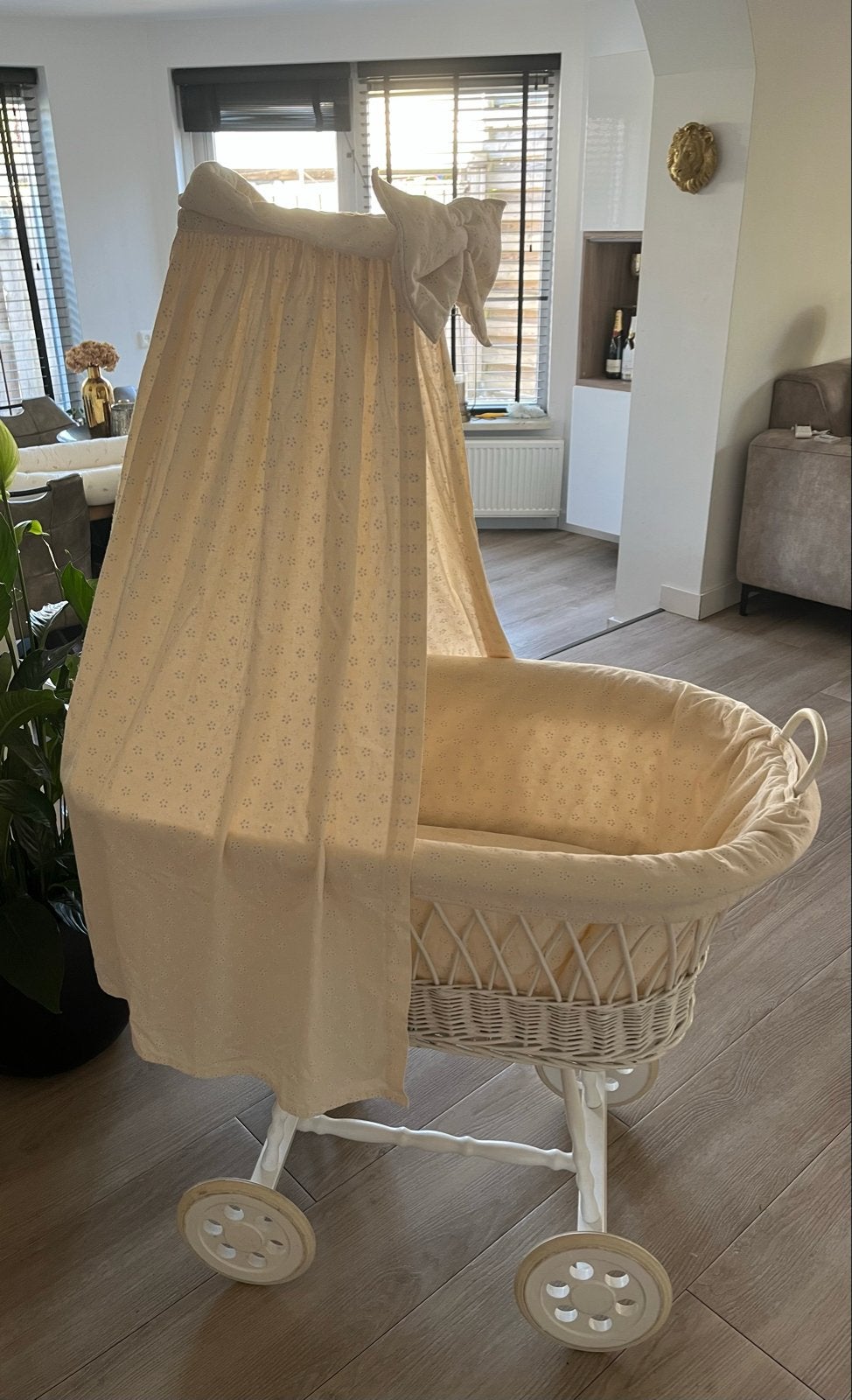 Witte Wieg met Matrasje, Sluier en Lakensetje, Kinderen en Baby's, Babywiegjes en Ledikanten, Ophalen, Zo goed als nieuw, Wieg