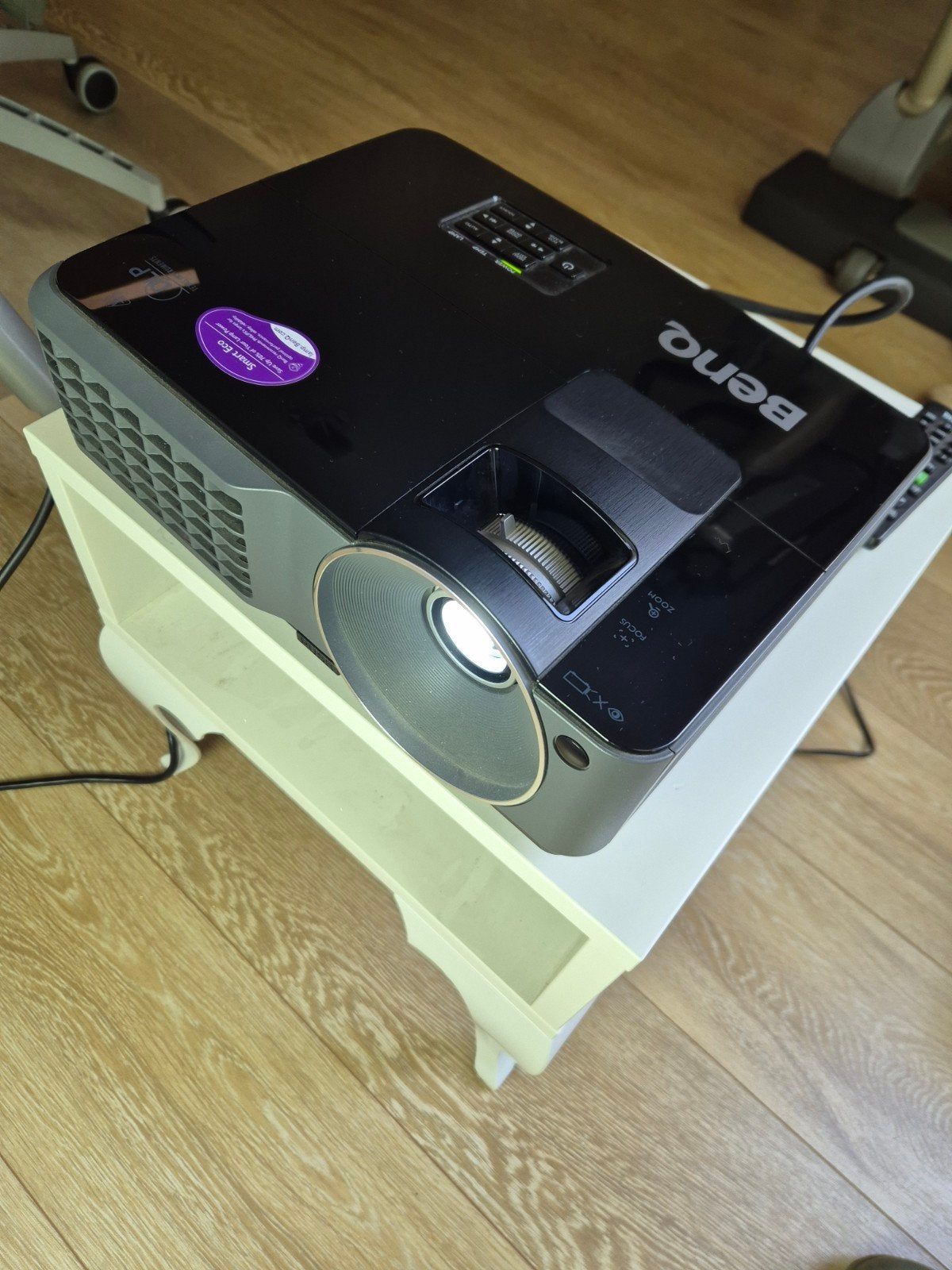 BenQ Beamer als nieuw met meubel en geluid, Ophalen, Gebruikt, DLP, BenQ